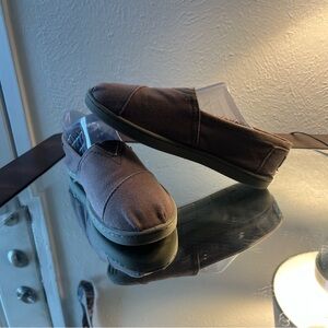 Toms slip on, color: Purple, kids size youth 2.5